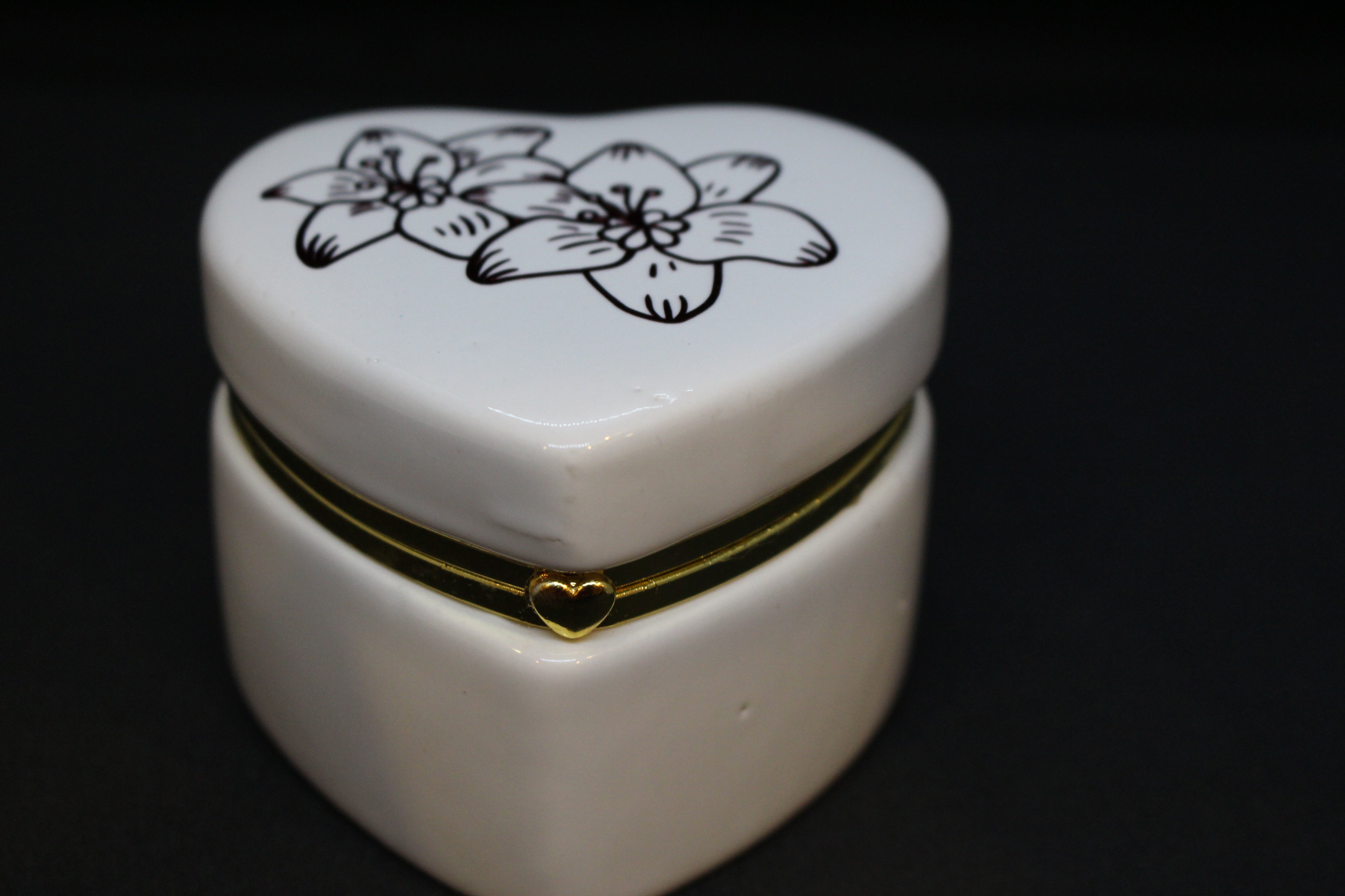 Heart Keep Sake Box - Lily's - White