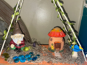 Gnome hanging shelf