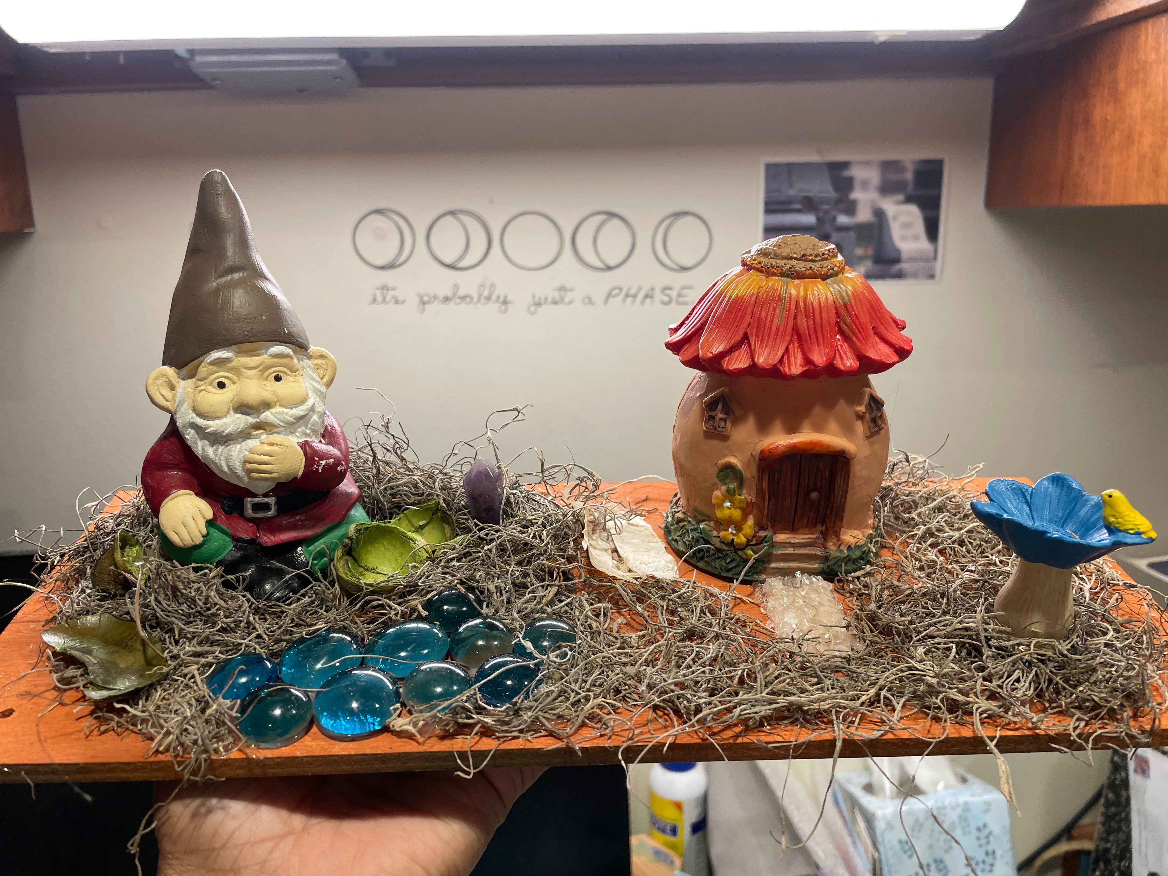 Gnome hanging shelf