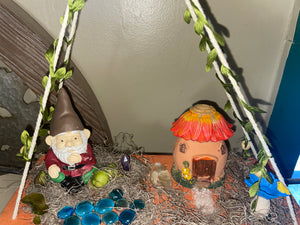 Gnome hanging shelf